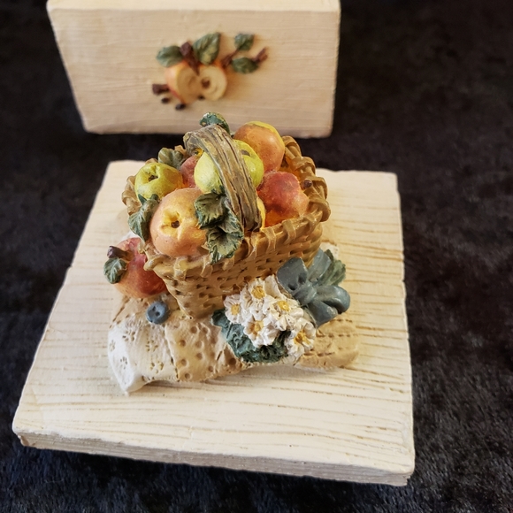 FIGI Apple Basket Trinket box - Picture 3 of 7